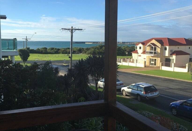 Seaview Motel & Apartments