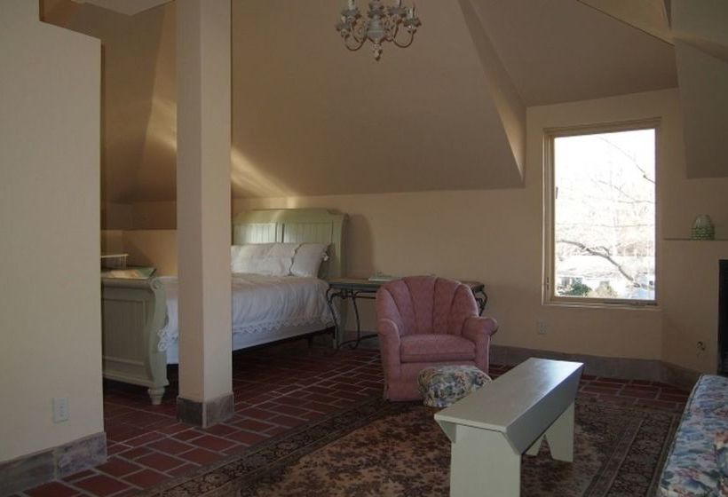 Tamaracks Country Villa Bed & Breakfast