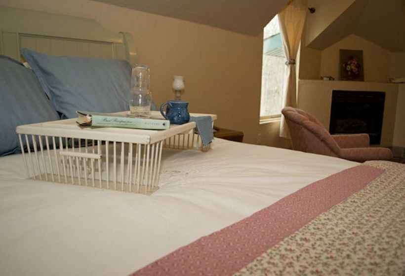 Tamaracks Country Villa Bed & Breakfast