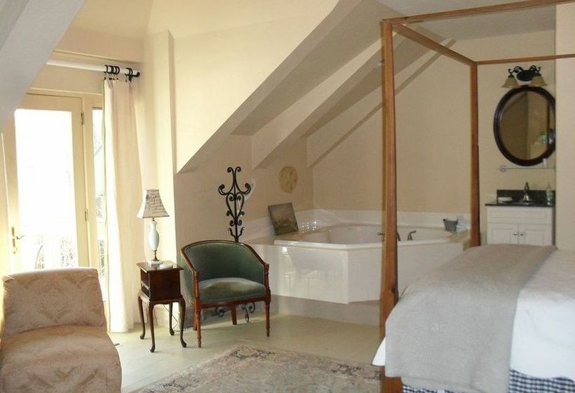 Tamaracks Country Villa Bed & Breakfast