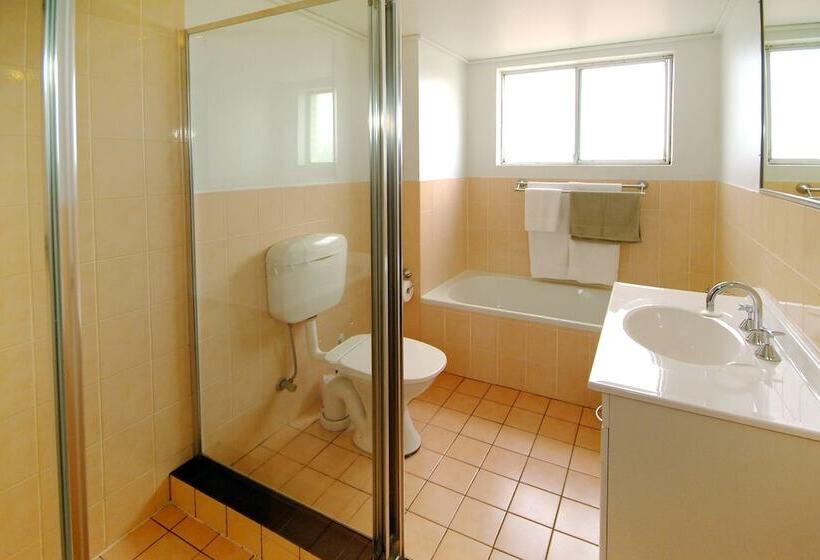 Tradewinds Apartments