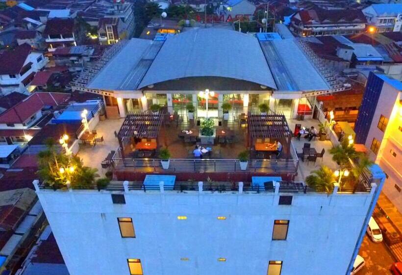 Transera Hotel Pontianak