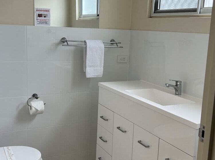 White Crest Apartments