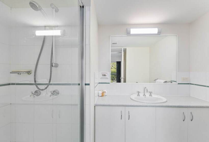 White Crest Apartments