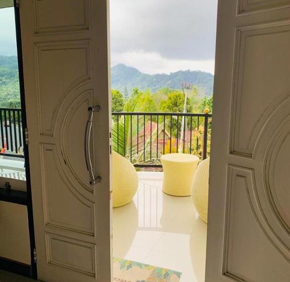 تختخواب و صبحانه Estevania Lodge Moni