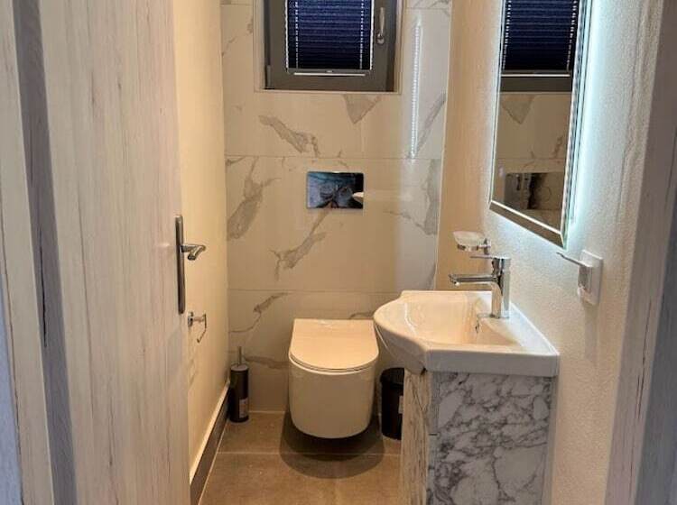 فندق Aqua Luxury Suites By Estia