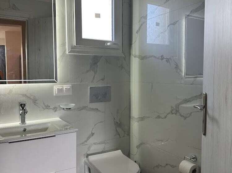 فندق Aqua Luxury Suites By Estia