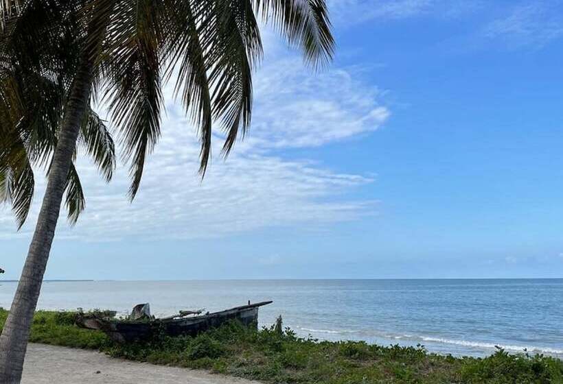 בית מלון כפרי Barry's Beach Resort