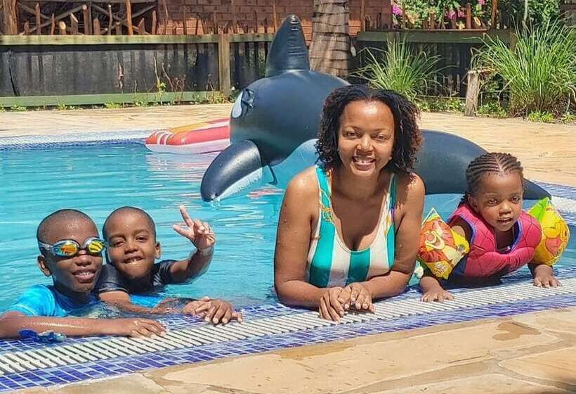 בית מלון כפרי Barry's Beach Resort