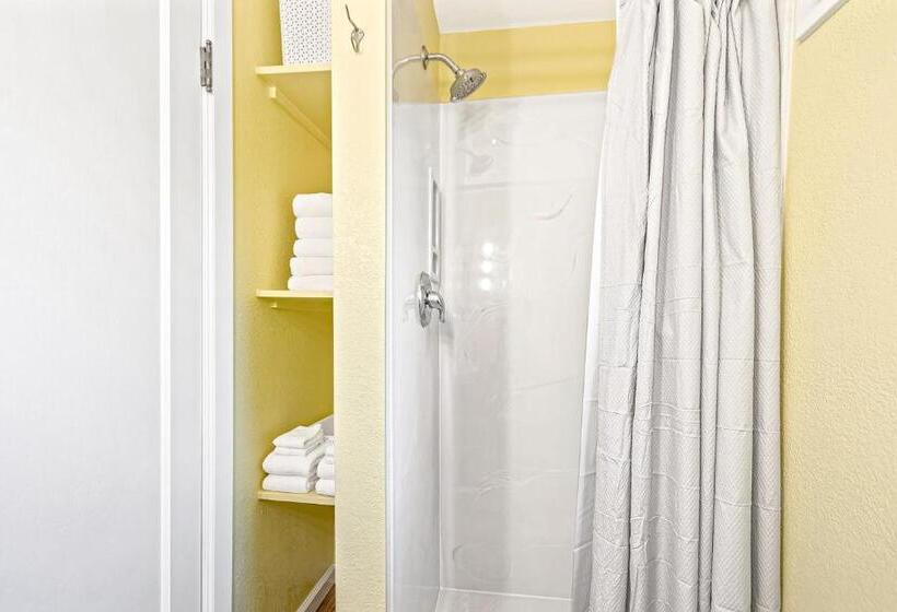 فندق Bayview Tiny Cabin