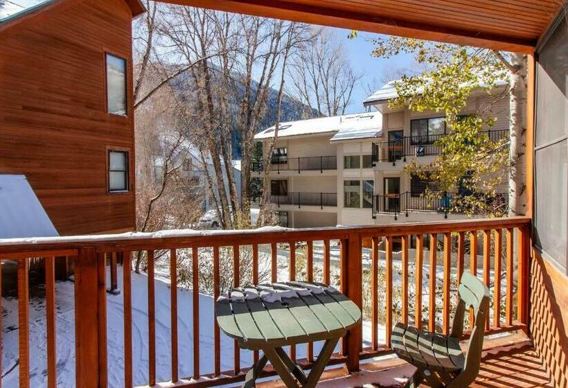 هتل Coronet Creek Retreat