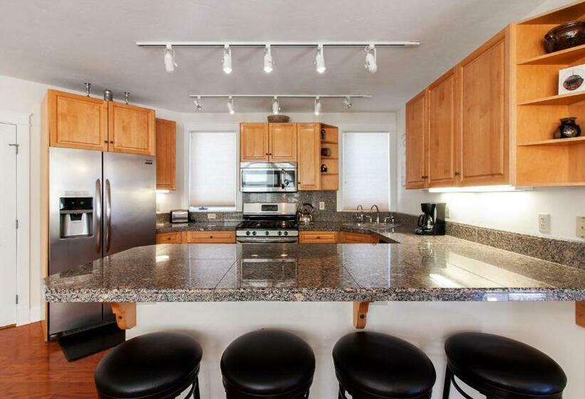 هتل Coronet Creek Retreat
