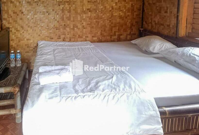 호텔 De Salak Homestay Gunung Salak Redpartner