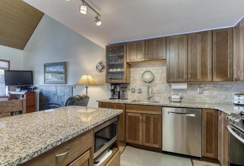 هتل Mt View 33 | Discover Sunriver