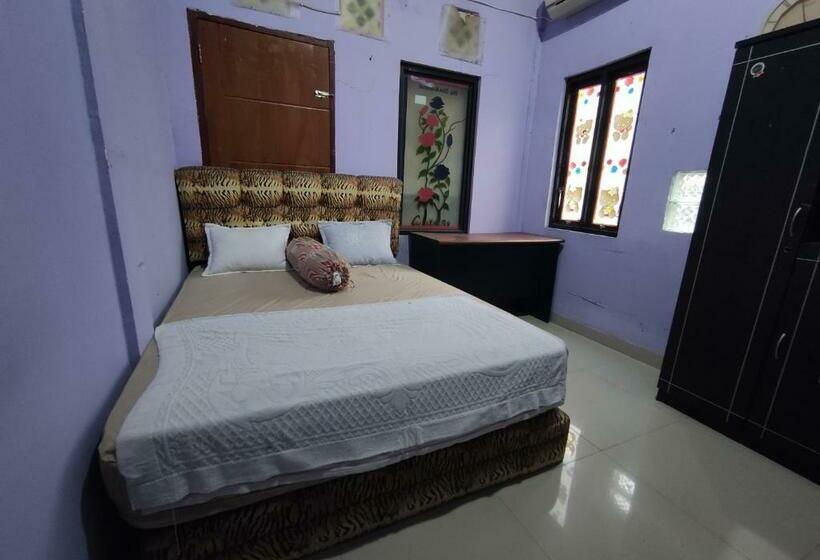 בית מלון כפרי Oyo 90633 Graha Dirham Homestay