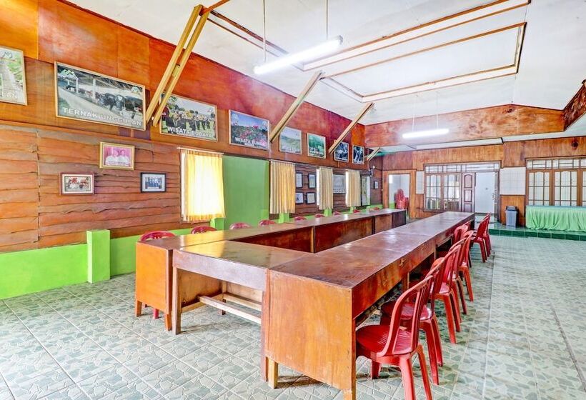 Отель Oyo Homes 90849 Cibeunying Homestay Cibodas Maribaya