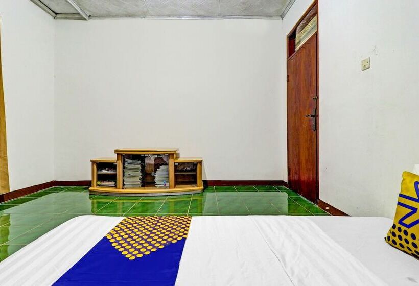 Отель Oyo Homes 90849 Cibeunying Homestay Cibodas Maribaya