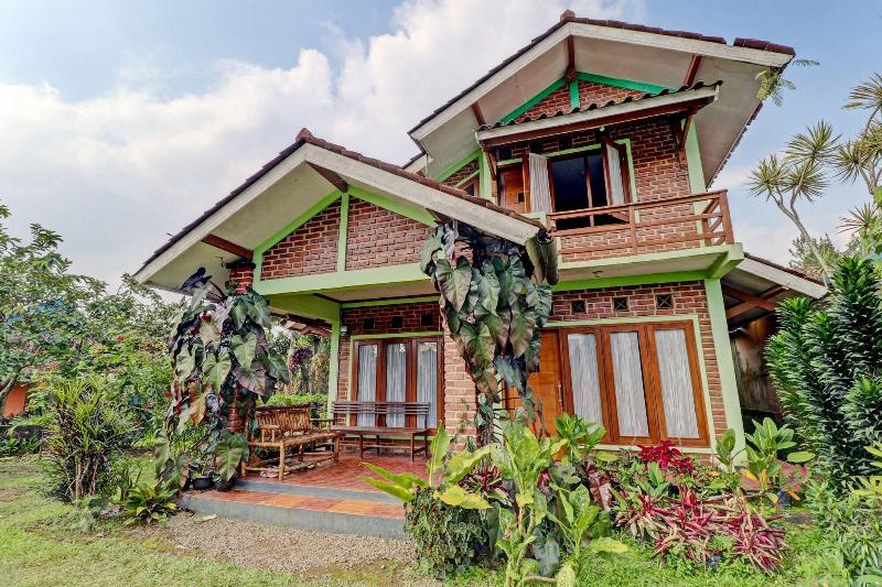 Отель Oyo Homes 90849 Cibeunying Homestay Cibodas Maribaya