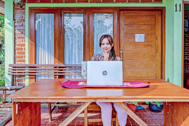 Отель Oyo Homes 90849 Cibeunying Homestay Cibodas Maribaya