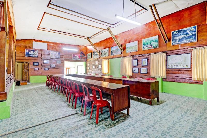 Отель Oyo Homes 90849 Cibeunying Homestay Cibodas Maribaya