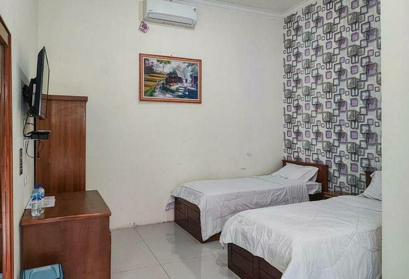 فندق Reddoorz At Tanakatto Homestay Waikabubak