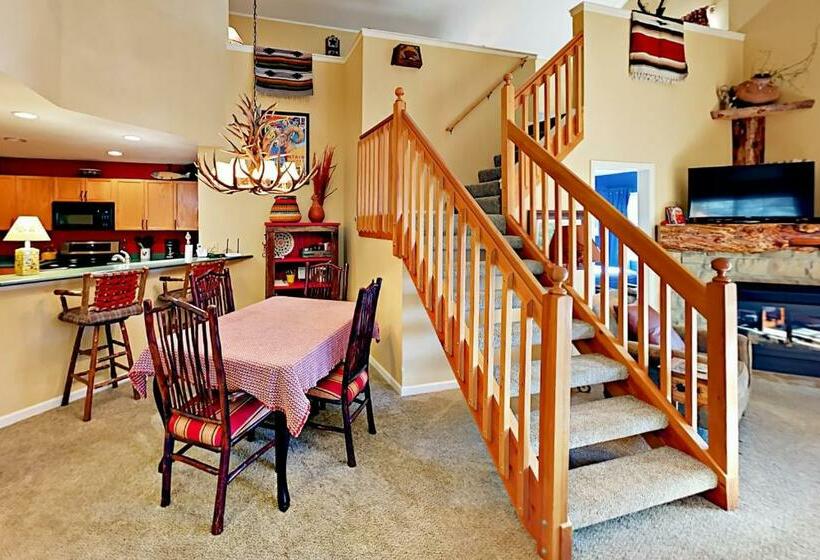 בית מלון כפרי Riverside Treehouse