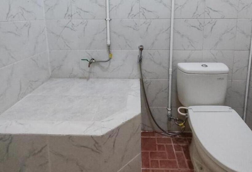 Szálloda Shinta 1 Near Stasiun Kertosono Mitra Reddoorz