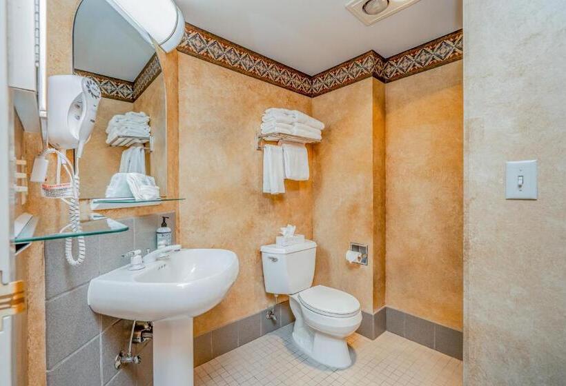 هتل The Lodge At Big Sky