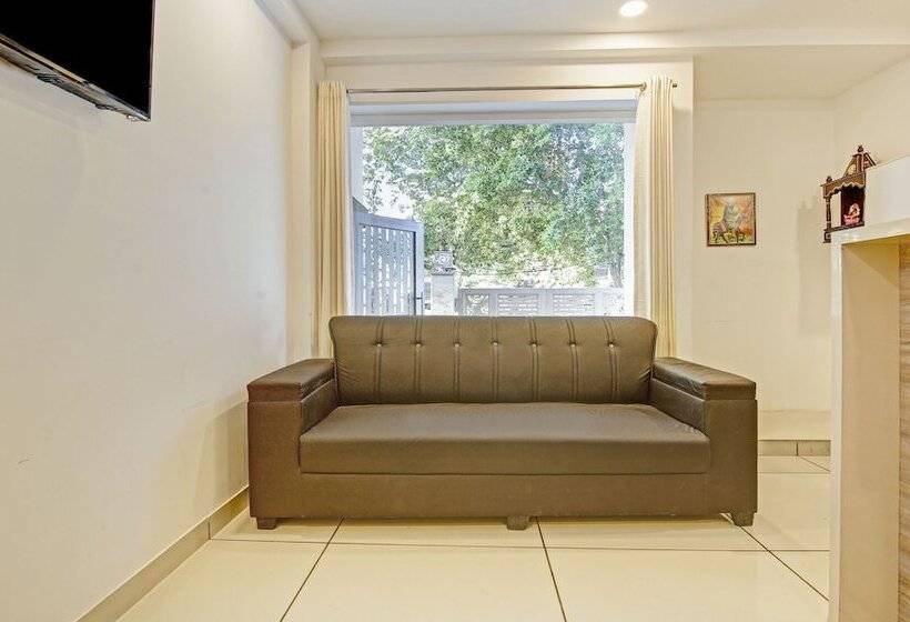 호텔 Treebo Aviraj Inn