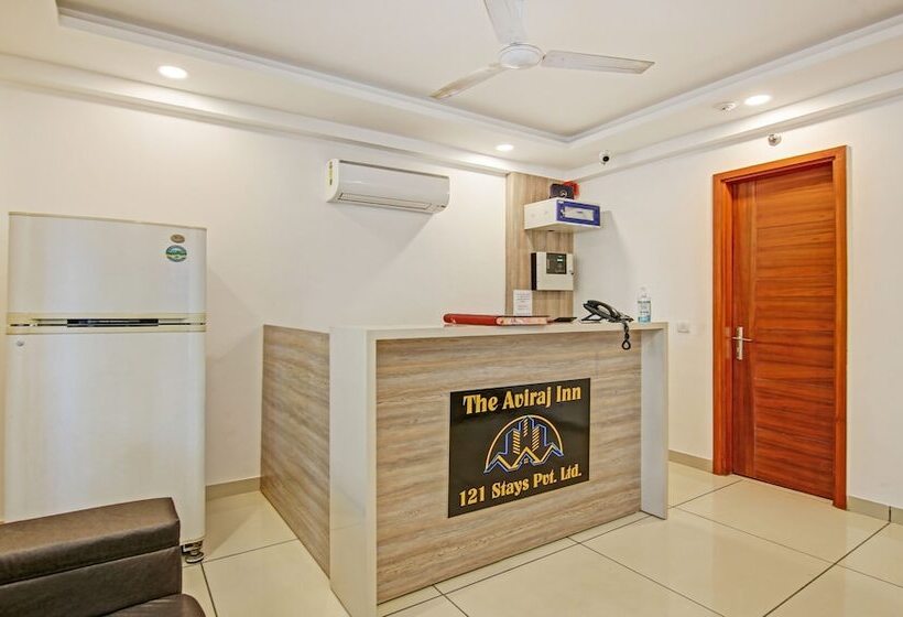 호텔 Treebo Aviraj Inn