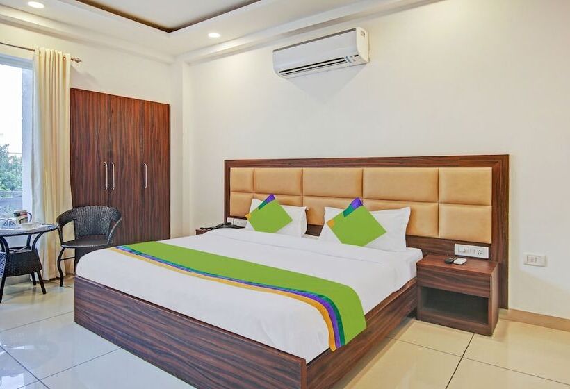 호텔 Treebo Aviraj Inn