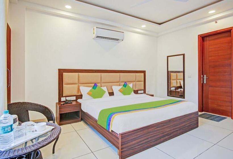 호텔 Treebo Aviraj Inn