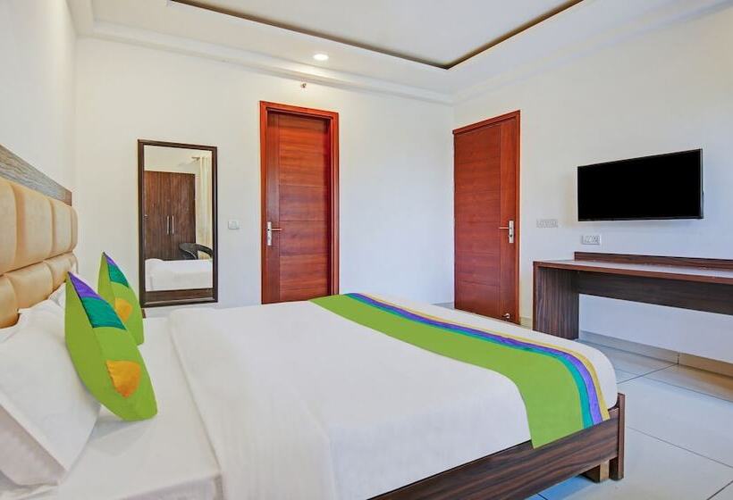 호텔 Treebo Aviraj Inn