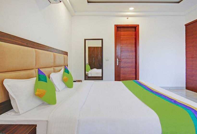 호텔 Treebo Aviraj Inn