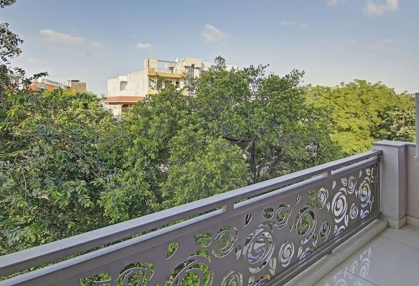 호텔 Treebo Aviraj Inn