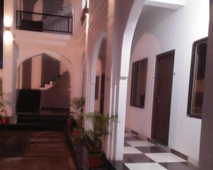 Vamoose Hotel Mandu Sarai