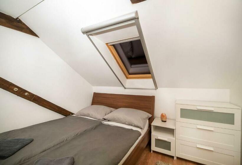 Szobi Malomkert Lovarda