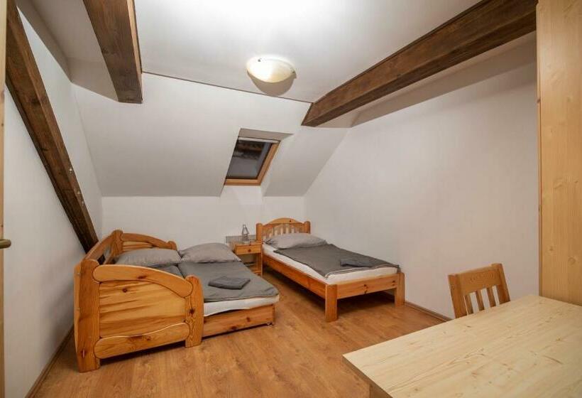 Szobi Malomkert Lovarda