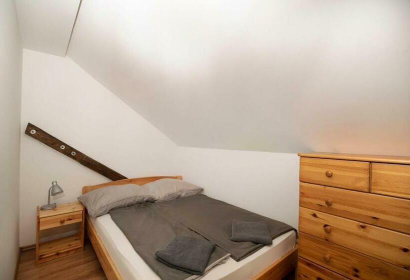 Szobi Malomkert Lovarda