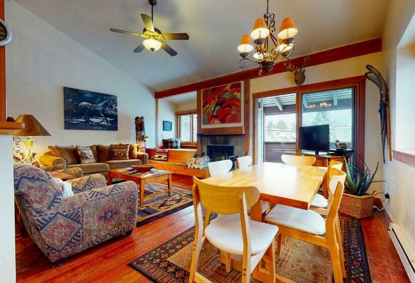 فندق 1123 Indian Paintbrush