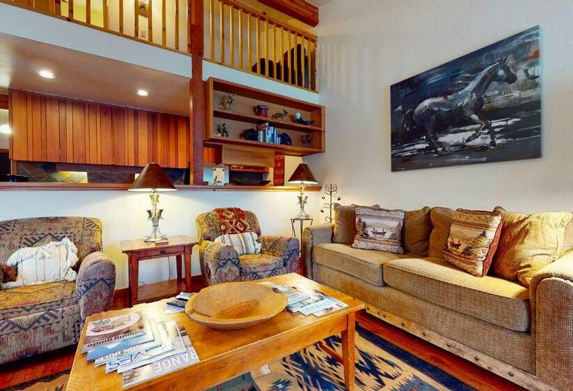 فندق 1123 Indian Paintbrush