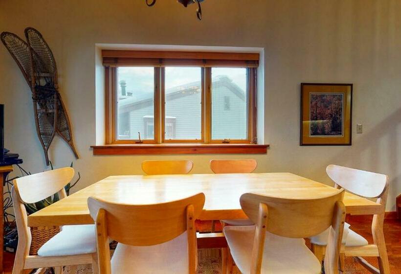 فندق 1123 Indian Paintbrush