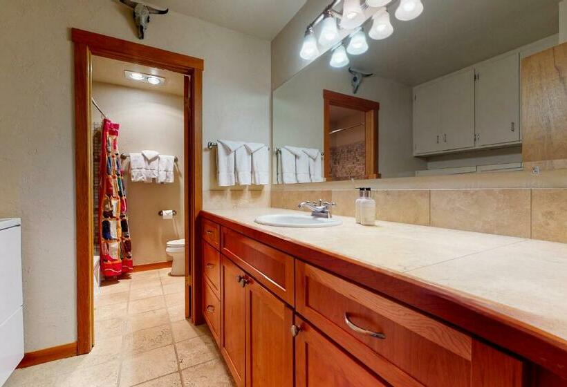 فندق 1123 Indian Paintbrush