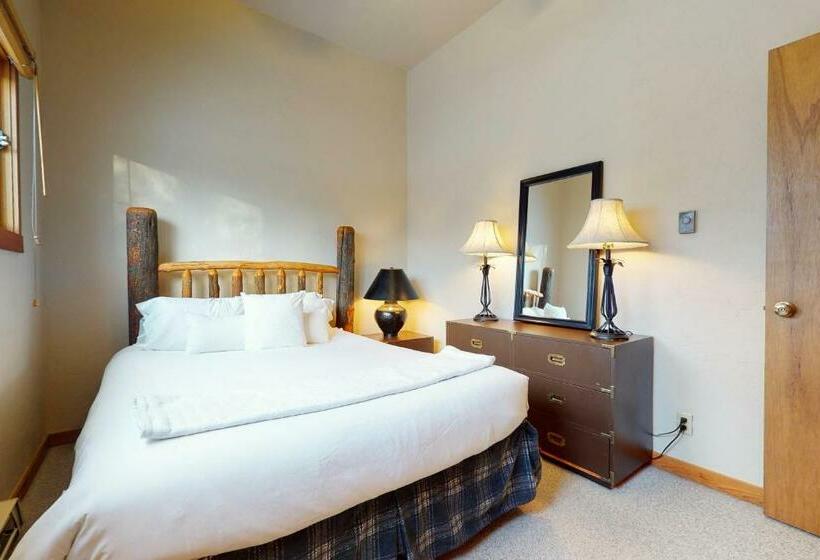 فندق 1123 Indian Paintbrush