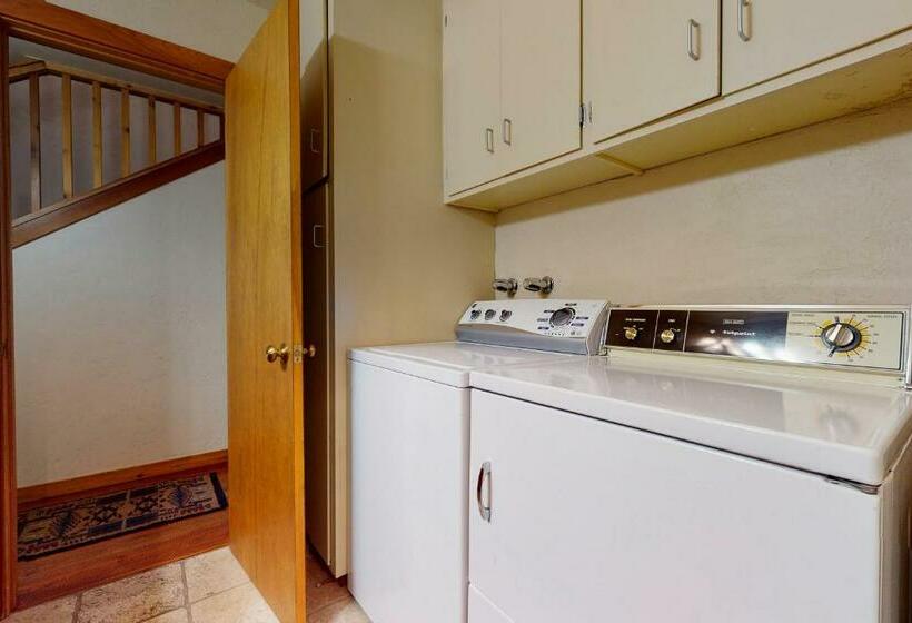 فندق 1123 Indian Paintbrush