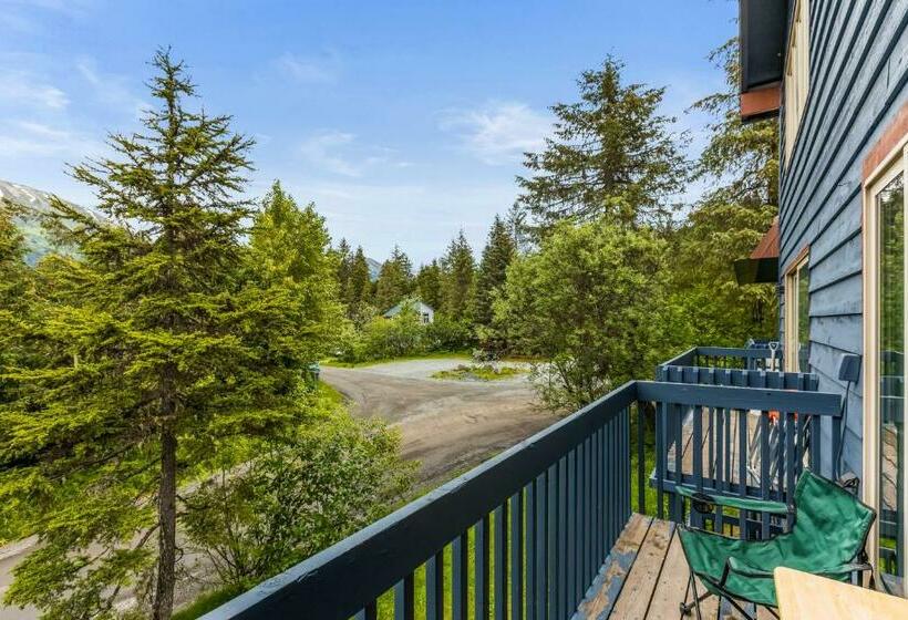 فندق Alyeska Adventure