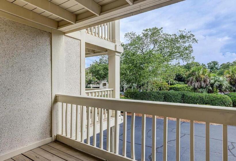 Отель Bend In The Road 2003