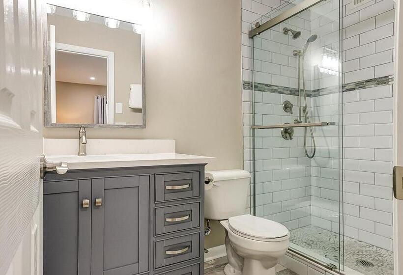 Отель Bend In The Road 2003