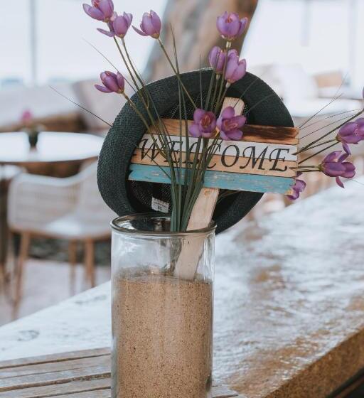 בית מלון כפרי Coralli Seaside Resort