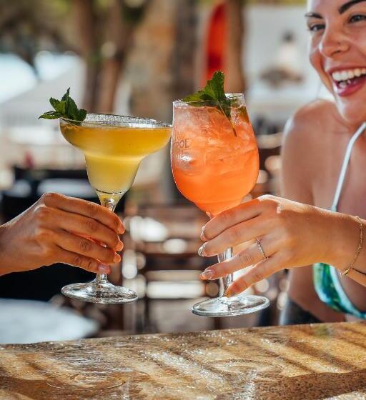 בית מלון כפרי Coralli Seaside Resort